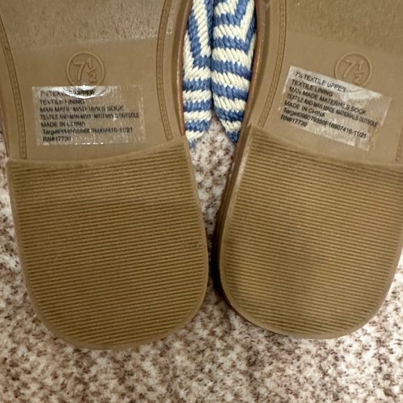 Universal Thread Sandals - Picture 7 of 7